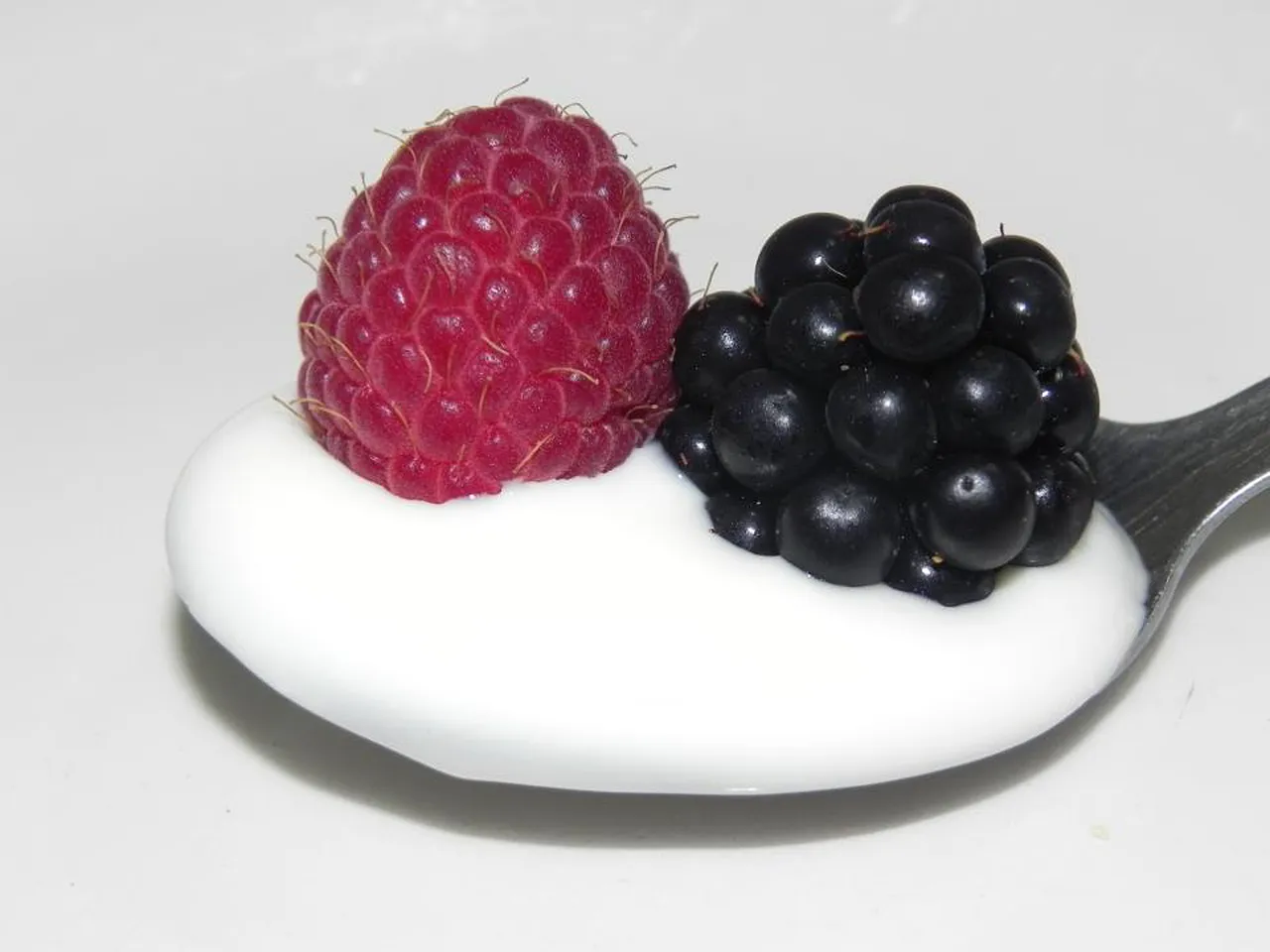 chobani_with_greeklogo_wtag_far131